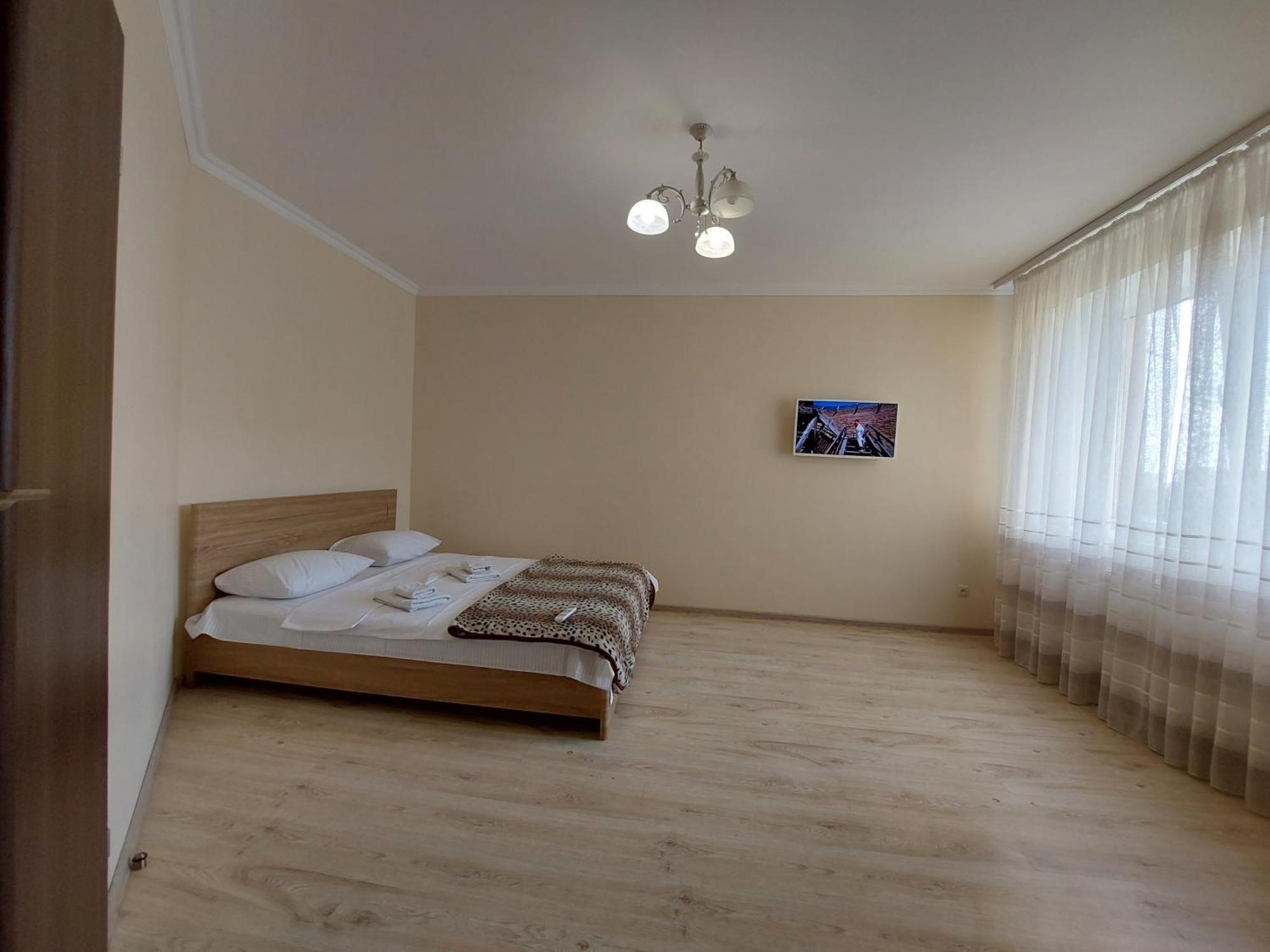 Романтичні Апартаменти У Центрі Lutsʼk Exterior foto